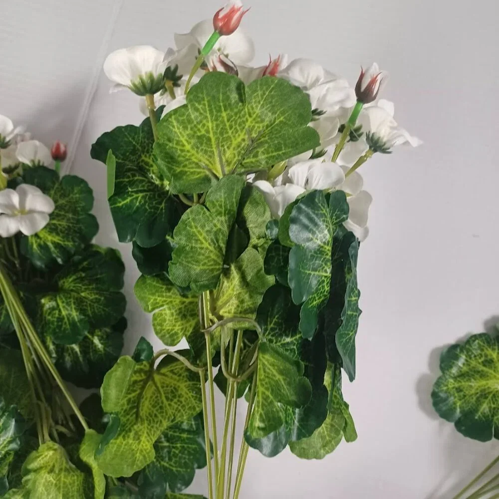 Mini Geraniums Artificial Faux Flowers -White -Set Of 4 -NEW -Floral Decoration